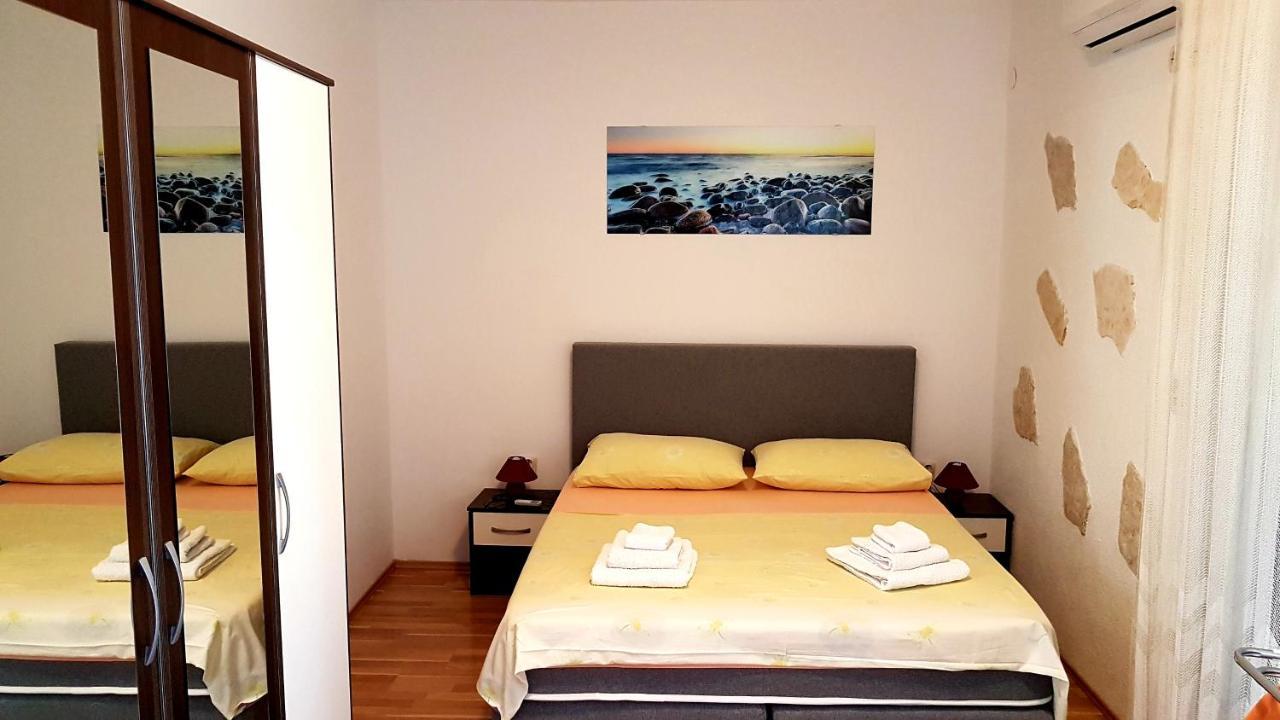Dinko * Podstrana