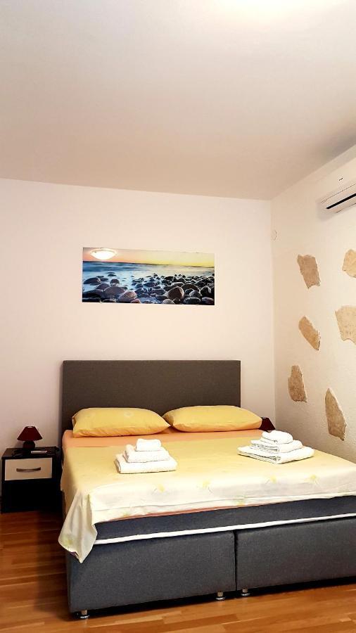 Apartment Dinko *