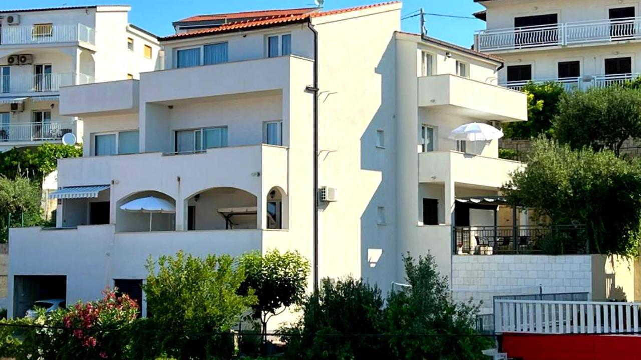 Dinko Apartment *