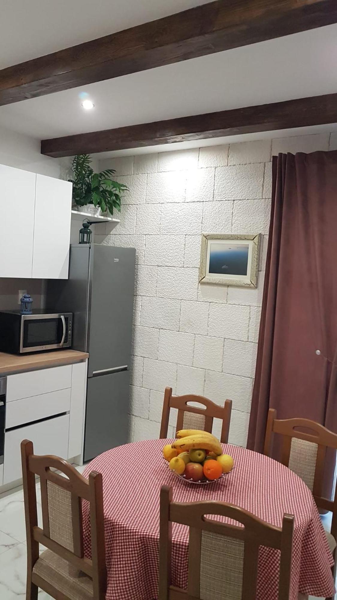 Dinko Apartment *